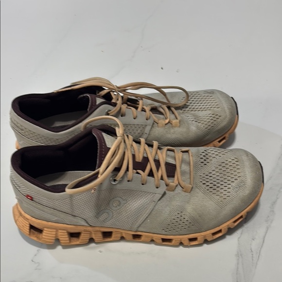 On Running Women's Shoes in Gray and Tan - Picture 2 of 6